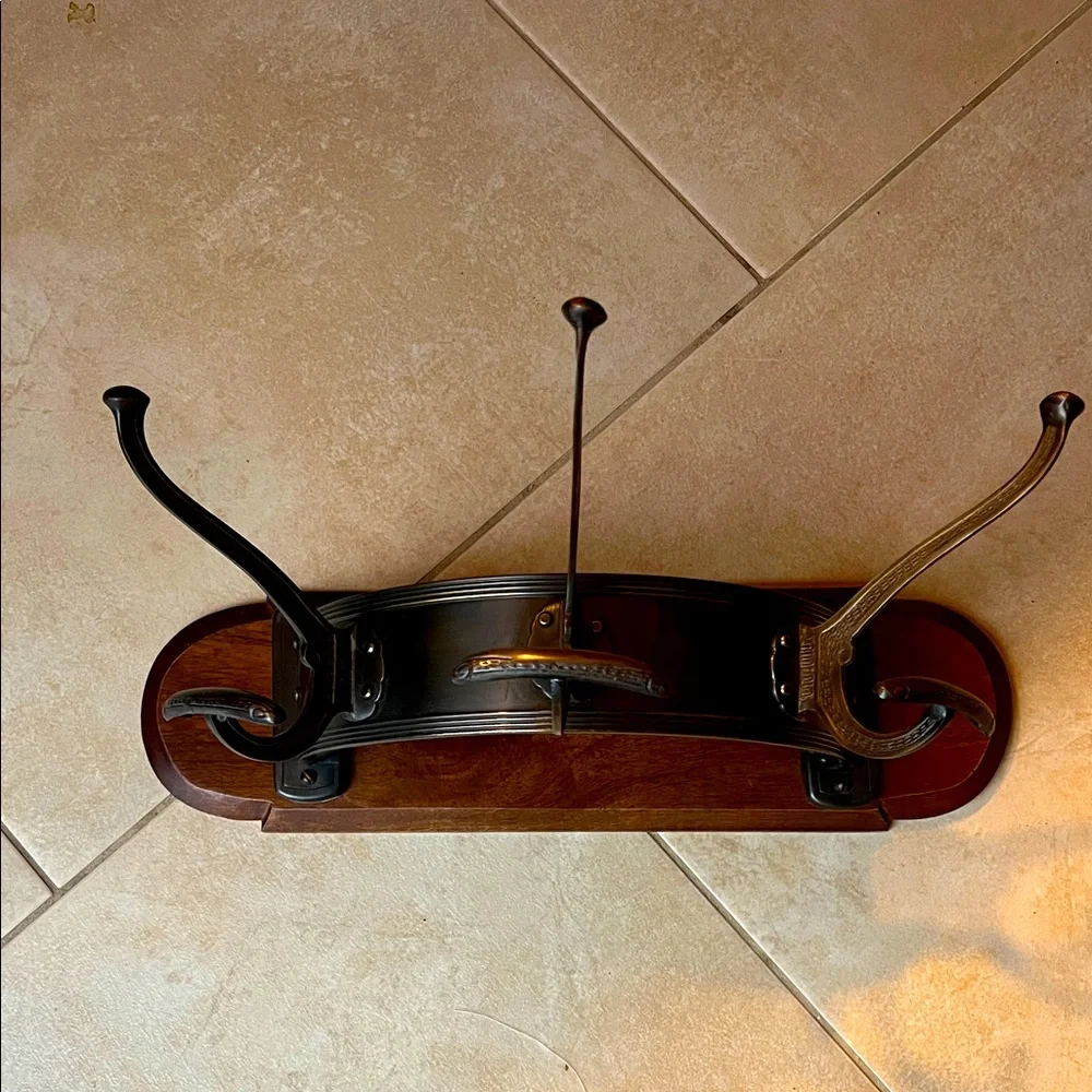 ENGLISH TAVERN WALL COAT RACK